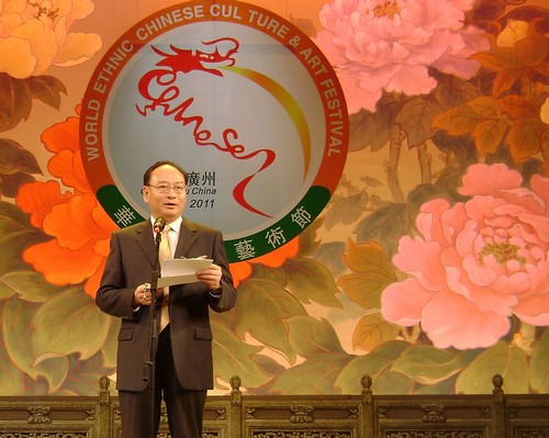 廣東省僑聯(lián)副主席區(qū)德強(qiáng)在開幕式上致辭。
