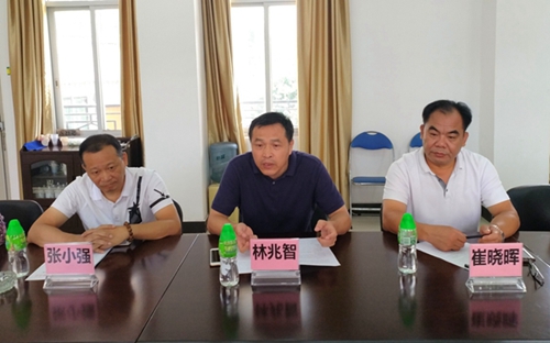 林兆智主席介紹區(qū)僑聯(lián)主要情況