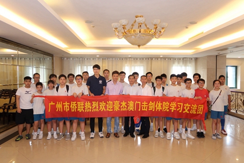 盧啟明副主席與交流訪問團(tuán)合影