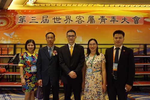 廣東省僑聯(lián)主席程學源、副主席戴文威，中山市僑聯(lián)副研員鄭雪英，中山市僑聯(lián)顧問、澳門神灣同鄉(xiāng)會會長梁冠峰等在活動上合影。