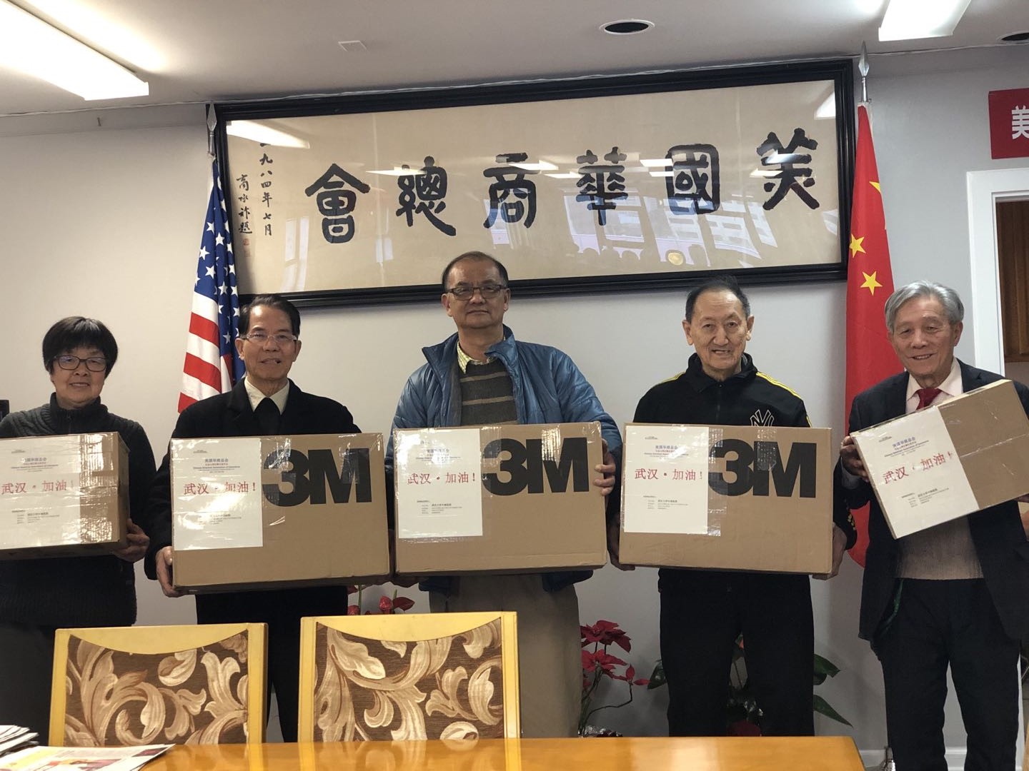 美國華商總會募集資金購置一批醫(yī)用防護口罩.jpg