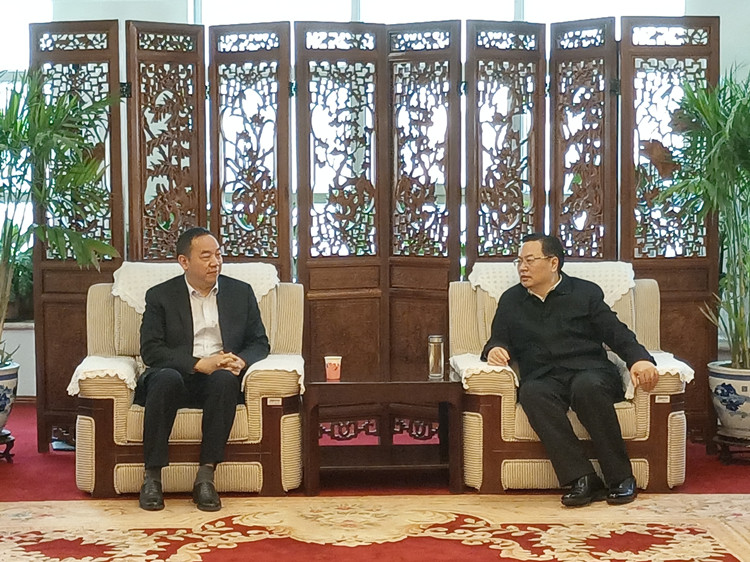我區(qū)舉辦“中餐繁榮”北京研習班活動1（右為中國僑聯(lián)主席）_副本.jpg
