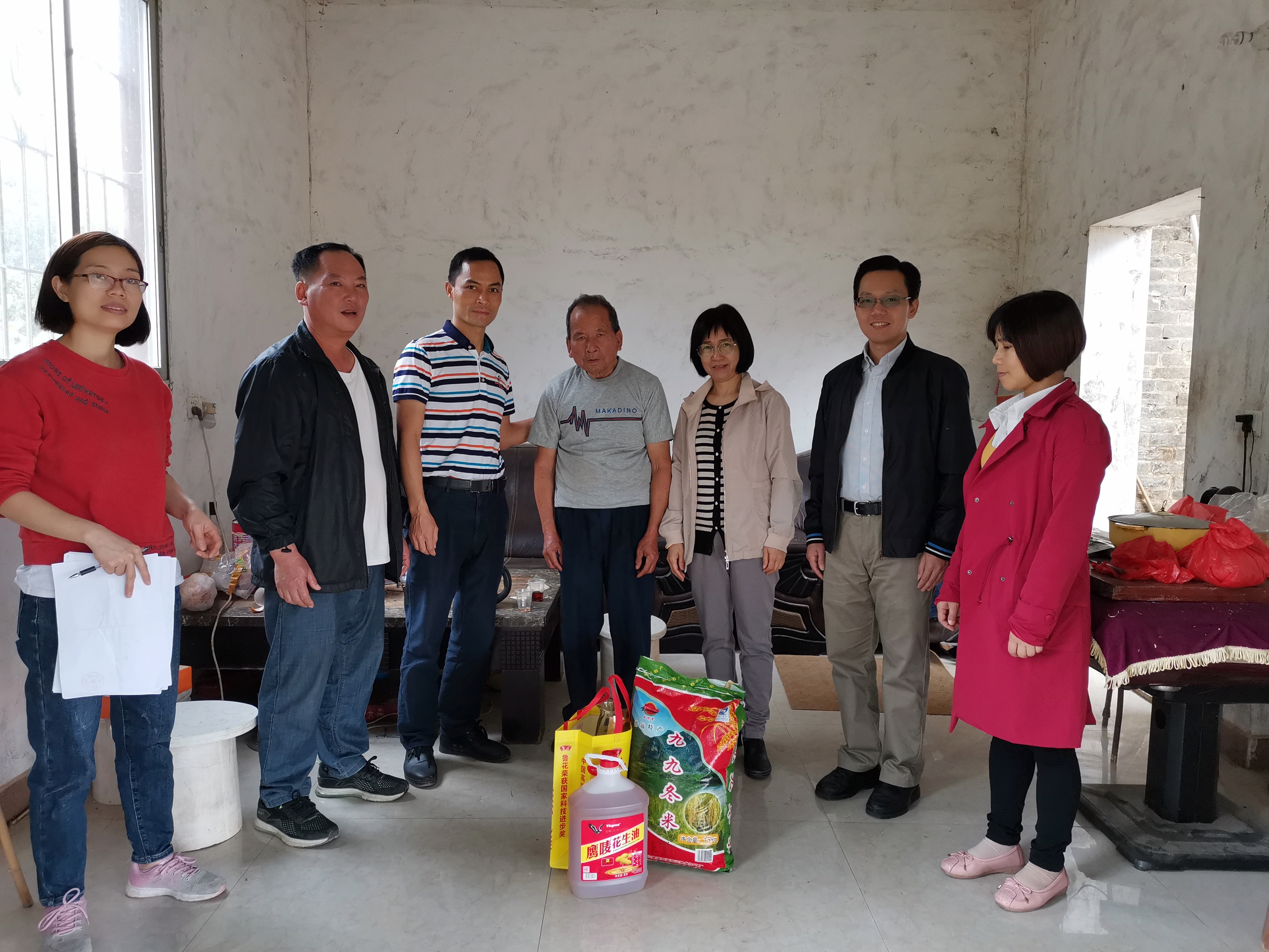 走訪慰問梁獻(xiàn)芬.jpg