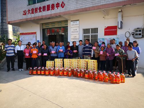 慰問貧困戶_副本.jpg