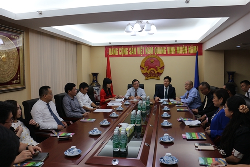 2016年6月7日,廣州新僑聯(lián)誼會(huì)拜訪了越南社會(huì)主義共和國(guó)駐廣州總領(lǐng)事館，總領(lǐng)事阮進(jìn)洪、商務(wù)領(lǐng)事農(nóng)德來、科技領(lǐng)事陳英俊、領(lǐng)事阮雪清等參加了座談。