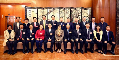 廣州市僑聯(lián)領(lǐng)導(dǎo)會(huì)見(jiàn)經(jīng)市僑聯(lián)推薦，列席廣州市第十五屆人民代表大會(huì)第一次會(huì)議、中國(guó)人民政治協(xié)商會(huì)議第十三屆廣州市委員會(huì)第一次會(huì)議的海外廣州籍社團(tuán)及華僑華人代表。