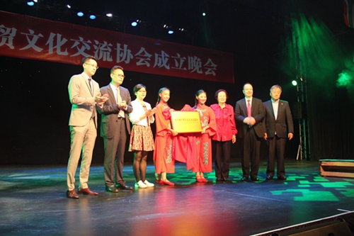 2017年10月3日，南非廣州商貿(mào)文化交流協(xié)會(huì)成立晚會(huì)在南非約翰內(nèi)斯堡舉行