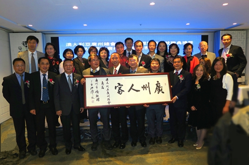 廣州市僑聯(lián)代表團與澳大利亞華僑華人合影