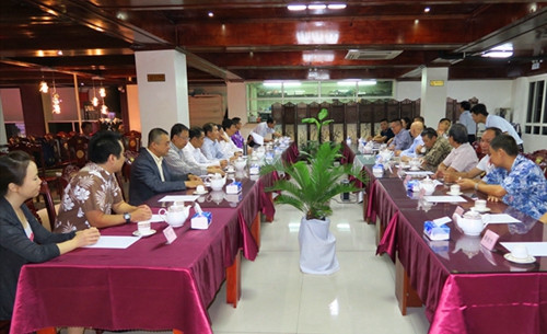 廣州市僑聯(lián)代表團與中國駐斐濟大使館政務參贊谷雨等座談交流