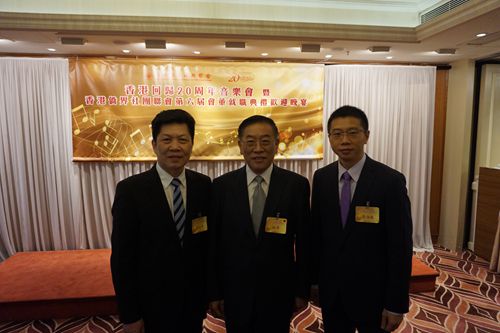 中山市僑聯(lián)余志勇主席等與中國僑聯(lián)原主席林軍合影留念。
