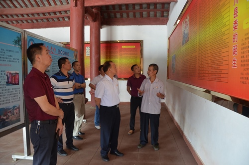參觀封川縣第二區(qū)農(nóng)民協(xié)會(huì)、農(nóng)軍大隊(duì)部舊址_副本.jpg
