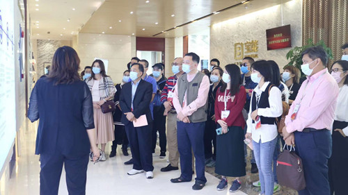 順德區(qū)僑聯(lián)組織留學(xué)生協(xié)會(huì)一行到深圳考察2_副本.jpg