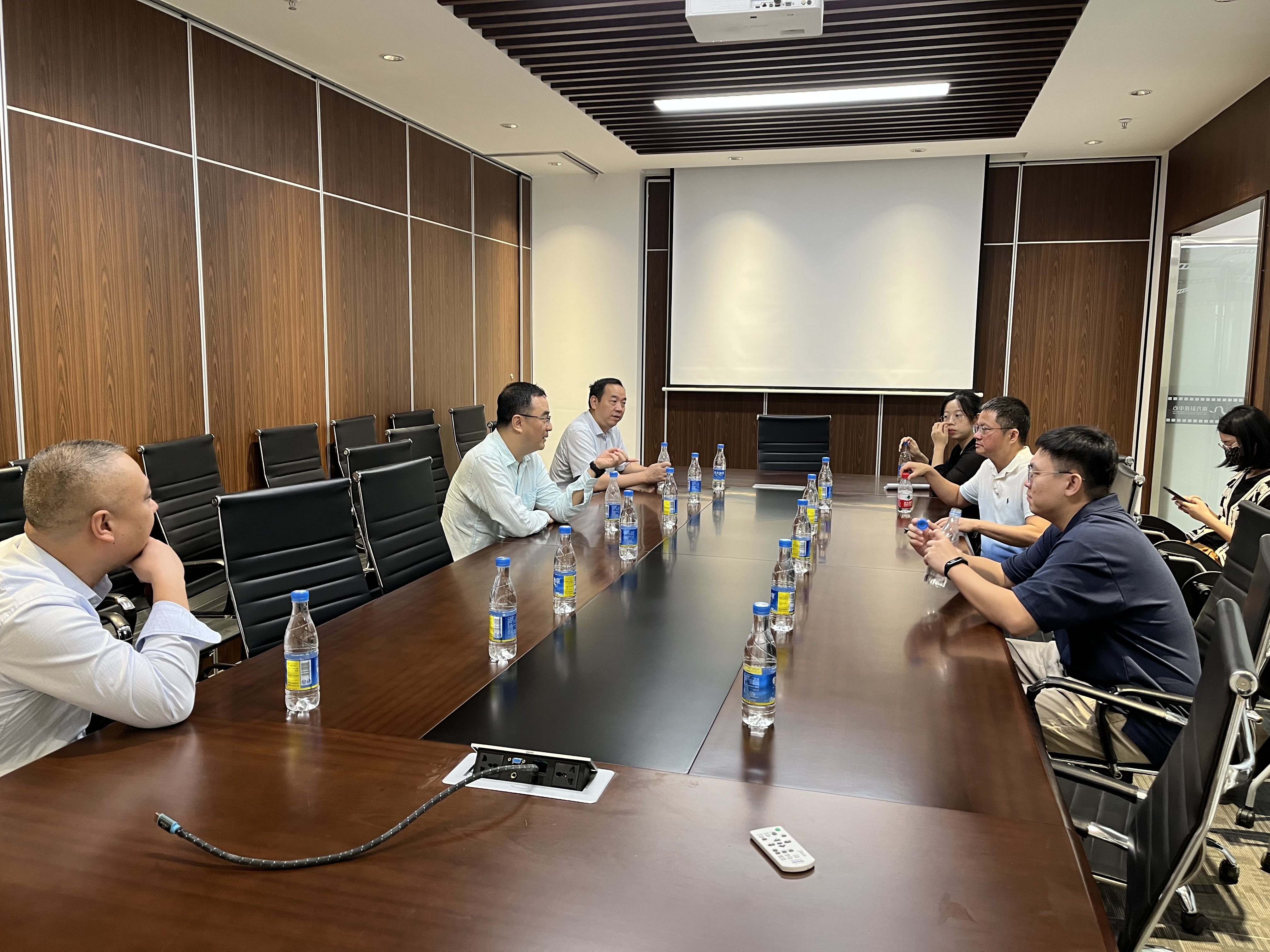前往佛山文化發(fā)展投資有限公司對接醒獅教學(xué)片拍攝事宜5.jpg