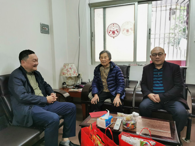 區(qū)僑聯(lián)進行2021年歸僑新春慰問活動 區(qū)僑聯(lián)慰問2_副本.jpg