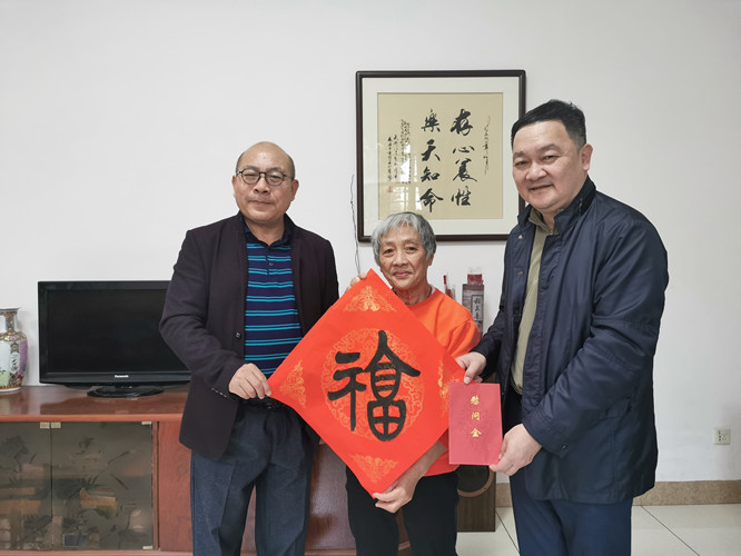 區(qū)僑聯(lián)進行2021年歸僑新春慰問活動 區(qū)僑聯(lián)慰問3_副本.jpg