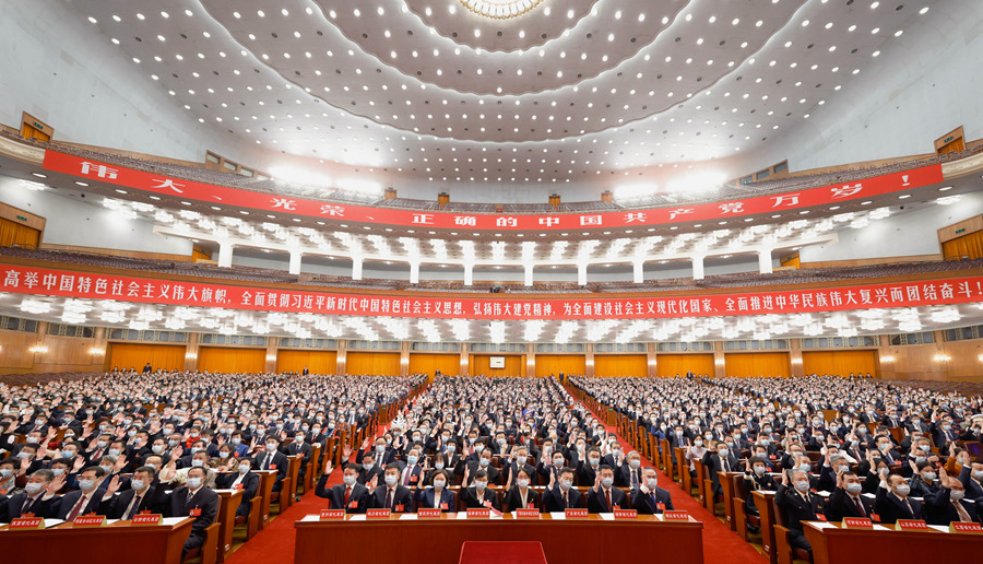 　　10月15日，中國(guó)共產(chǎn)黨第二十次全國(guó)代表大會(huì)在北京人民大會(huì)堂舉行預(yù)備會(huì)議。習(xí)近平同志主持會(huì)議。新華社記者 黃敬文 攝