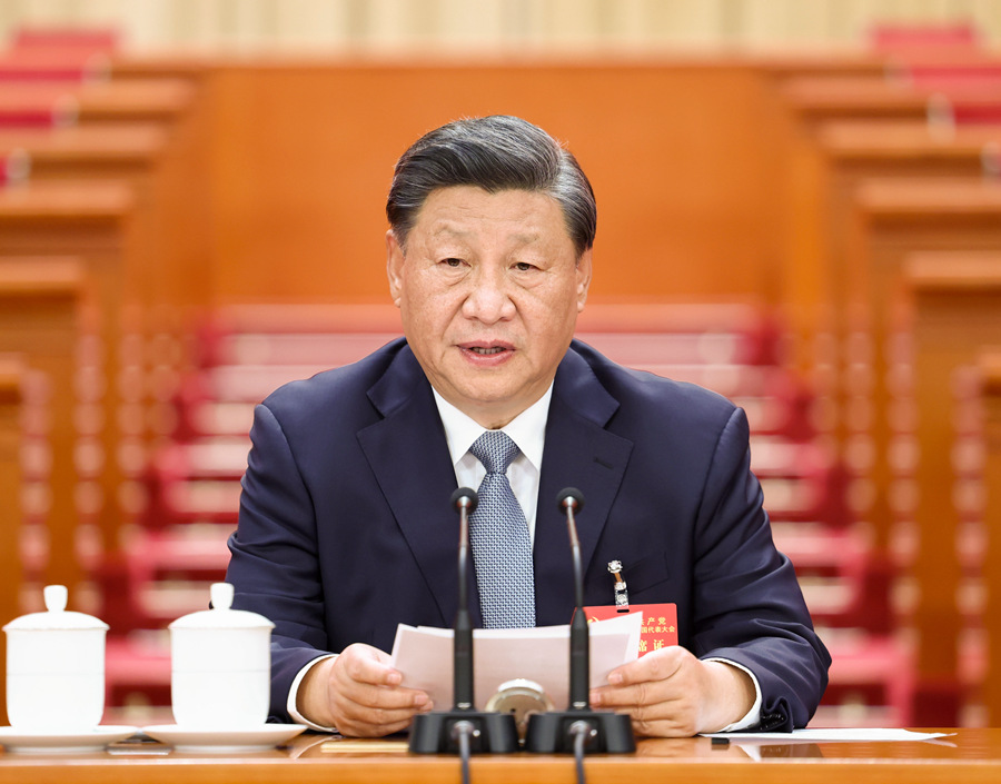 　　10月15日，中國(guó)共產(chǎn)黨第二十次全國(guó)代表大會(huì)在北京人民大會(huì)堂舉行預(yù)備會(huì)議。習(xí)近平同志主持會(huì)議。新華社記者 鞠鵬 攝