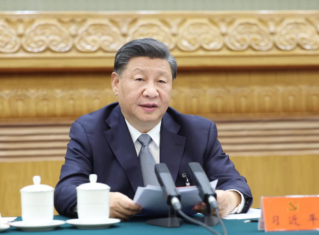 　　10月15日，中國共產(chǎn)黨第二十次全國代表大會(huì)主席團(tuán)在北京人民大會(huì)堂舉行第一次會(huì)議。習(xí)近平同志出席會(huì)議并作重要講話。新華社記者 鞠鵬 攝