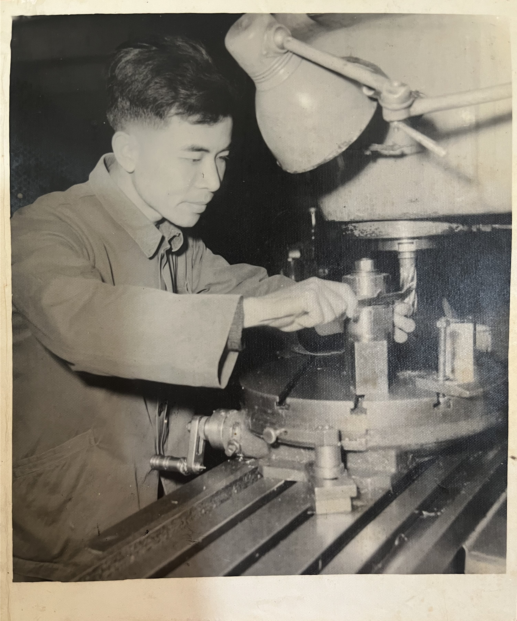 羅碧松在黃河機器制造廠工作舊照。.jpg
