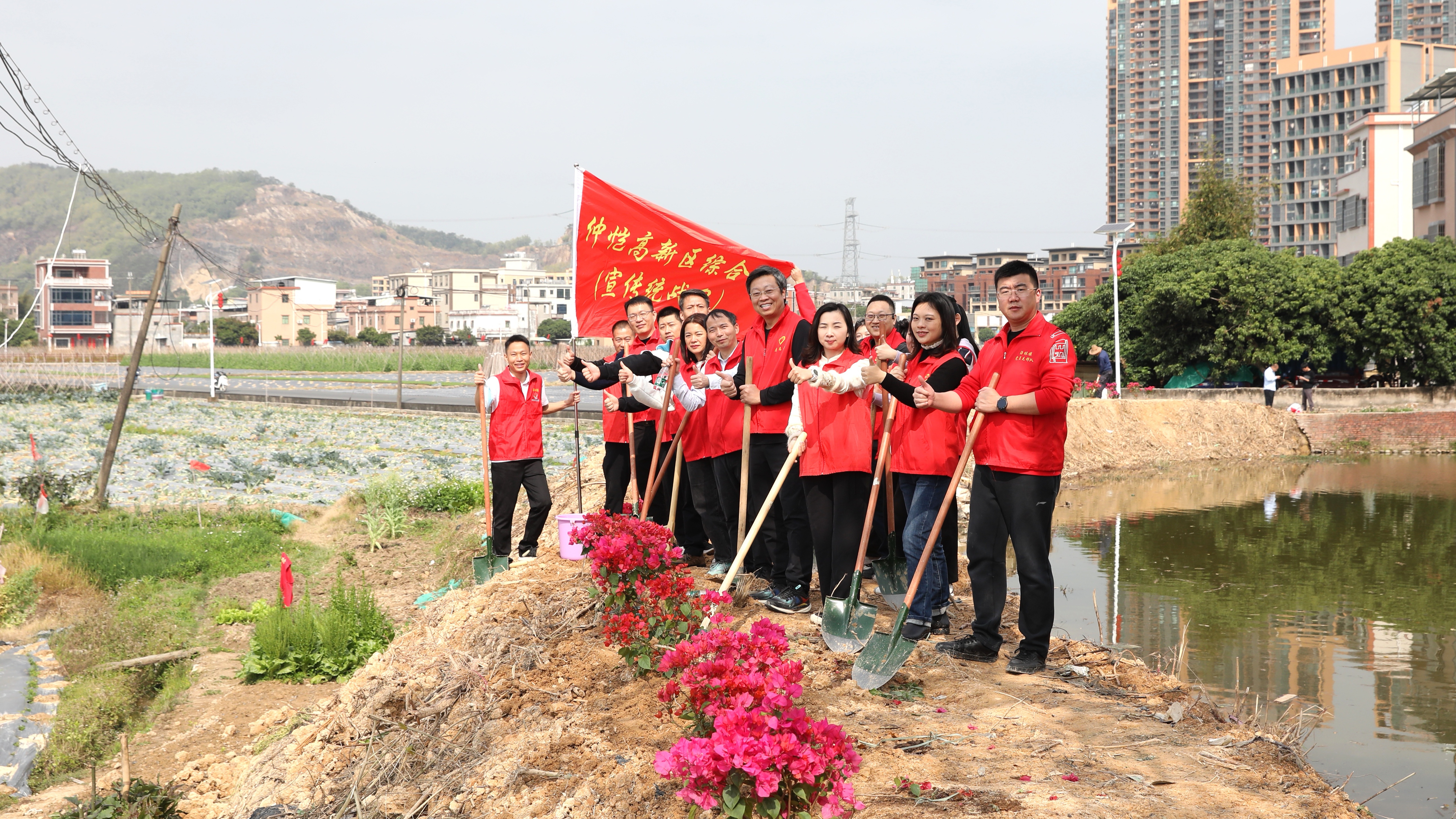 18仲愷植樹活動(dòng)1 (1).jpg