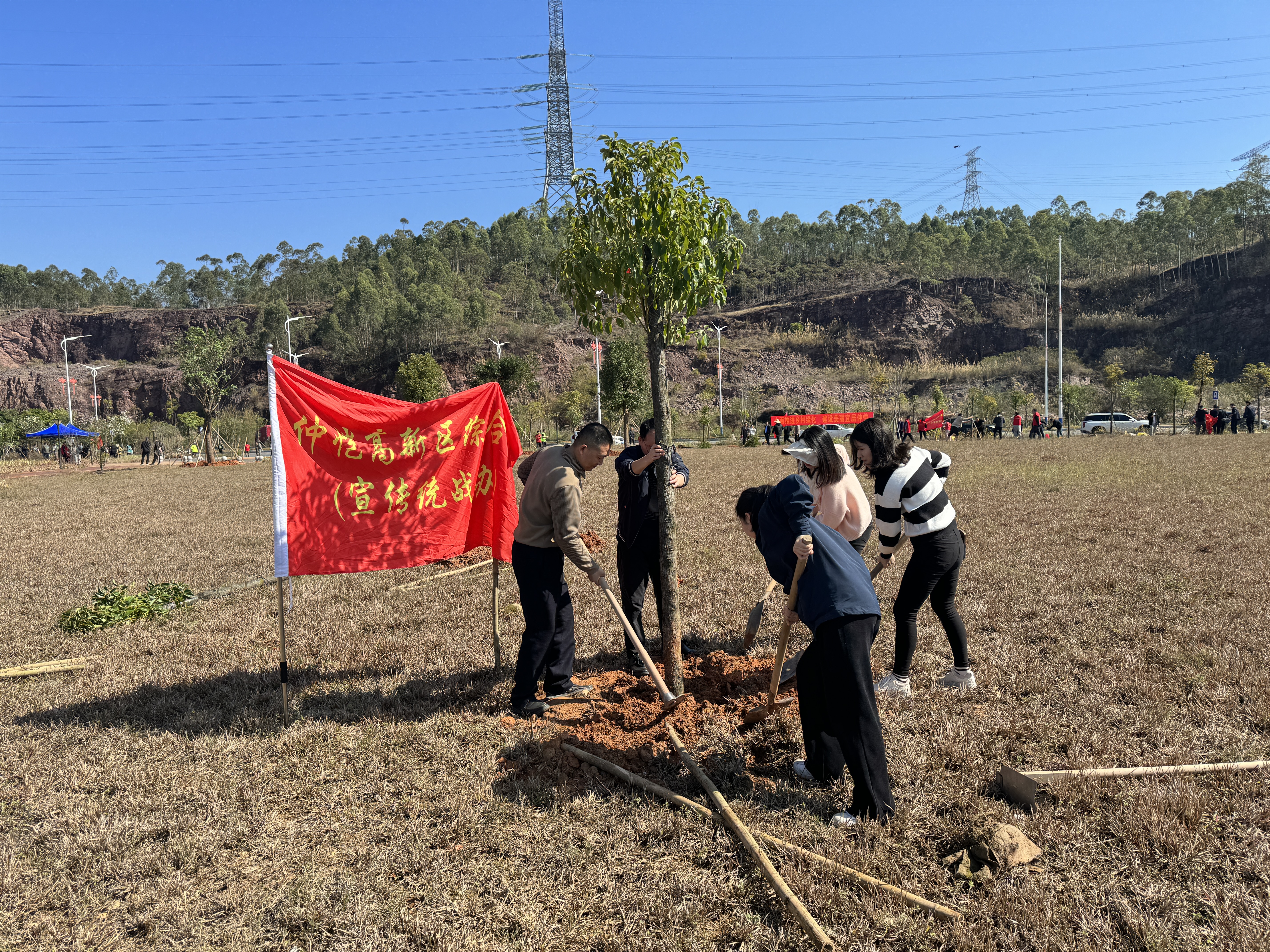 19仲愷植樹活動(dòng)1 (2).jpg