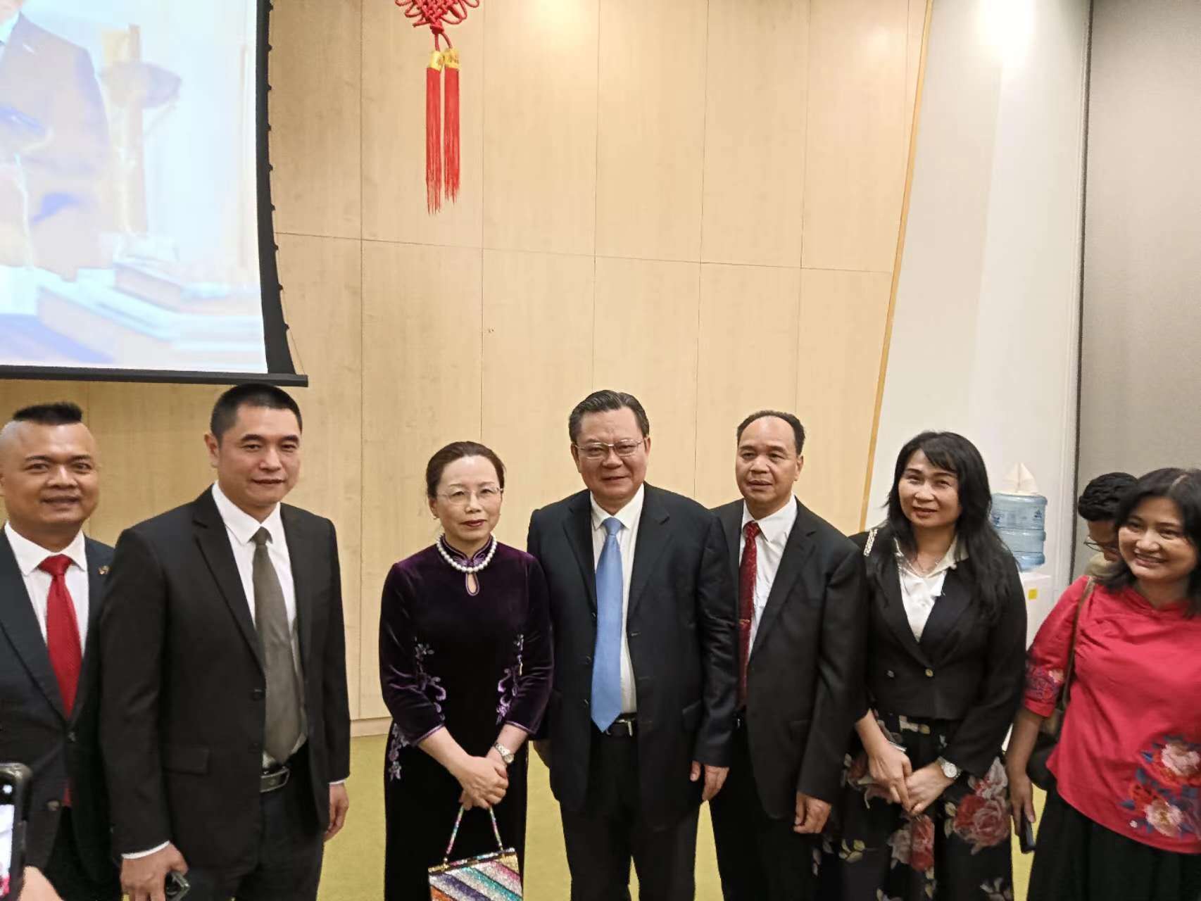 向中國(guó)新任駐巴拿馬大使徐學(xué)淵匯報(bào)了工作成果.jpg